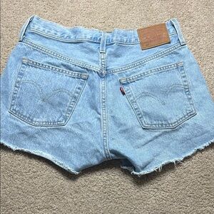 501 Levi's Women's Blue Denim Shorts size 28